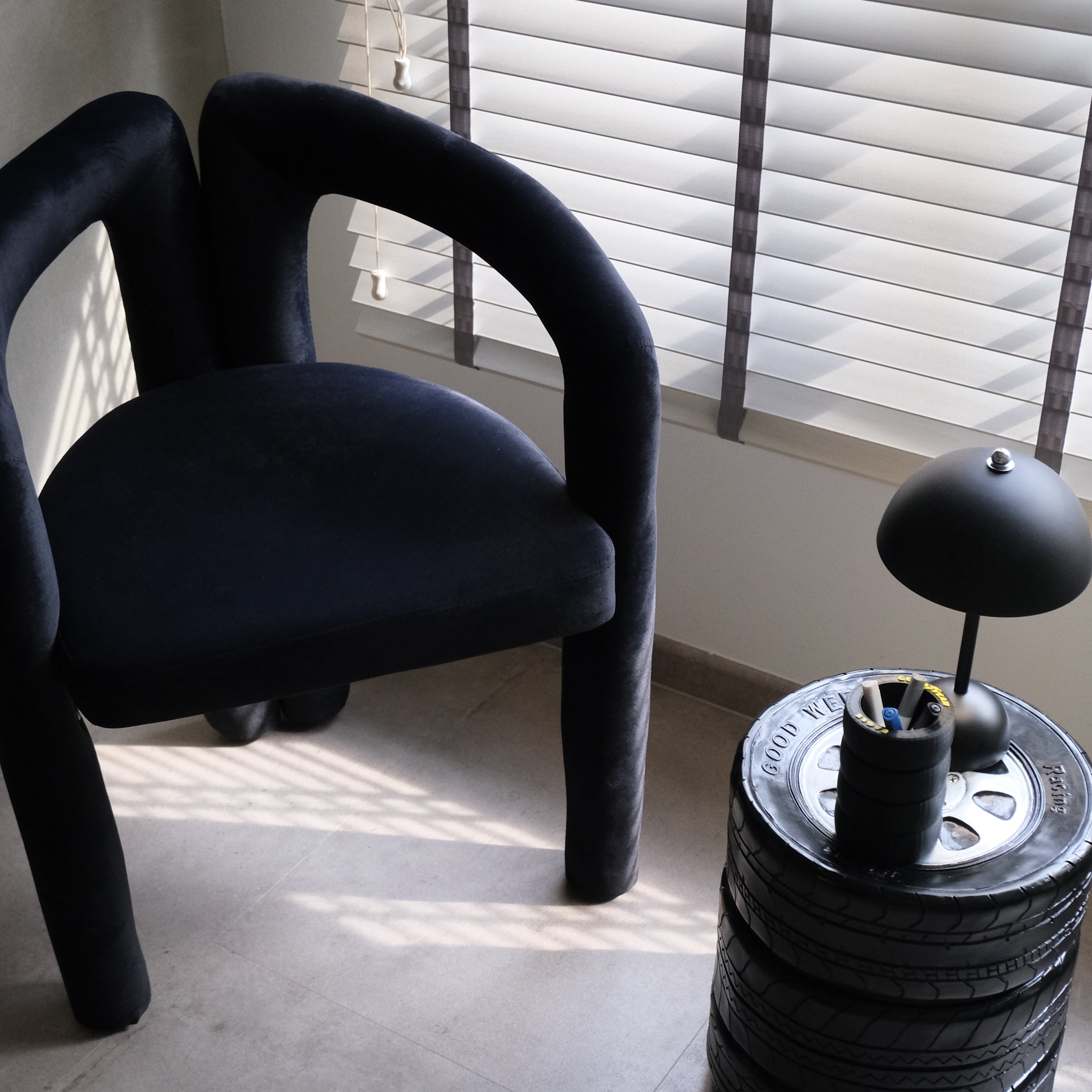 Minimalist Murk – 4-Piece Dark-Themed Set