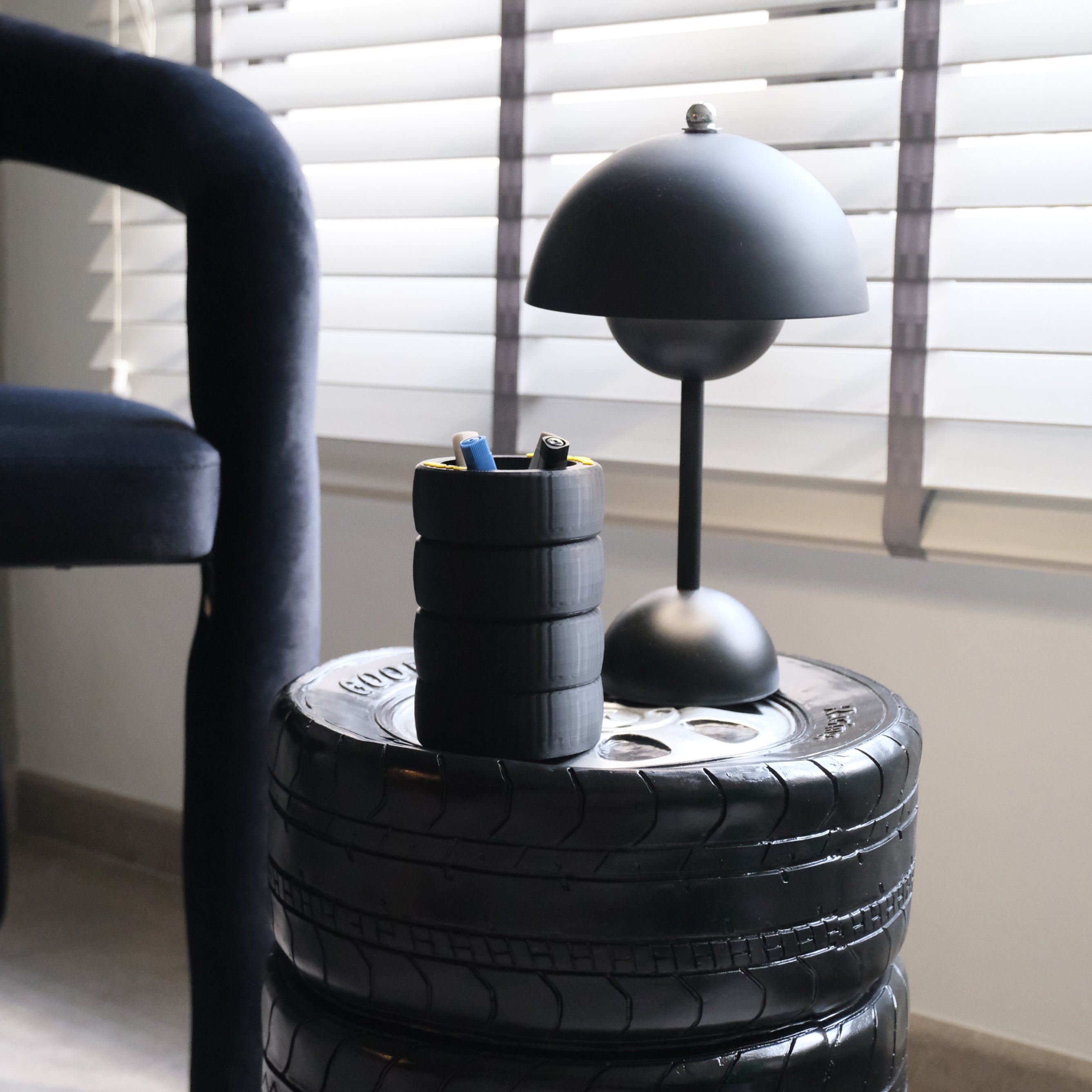 Minimalist Murk – 4-Piece Dark-Themed Set