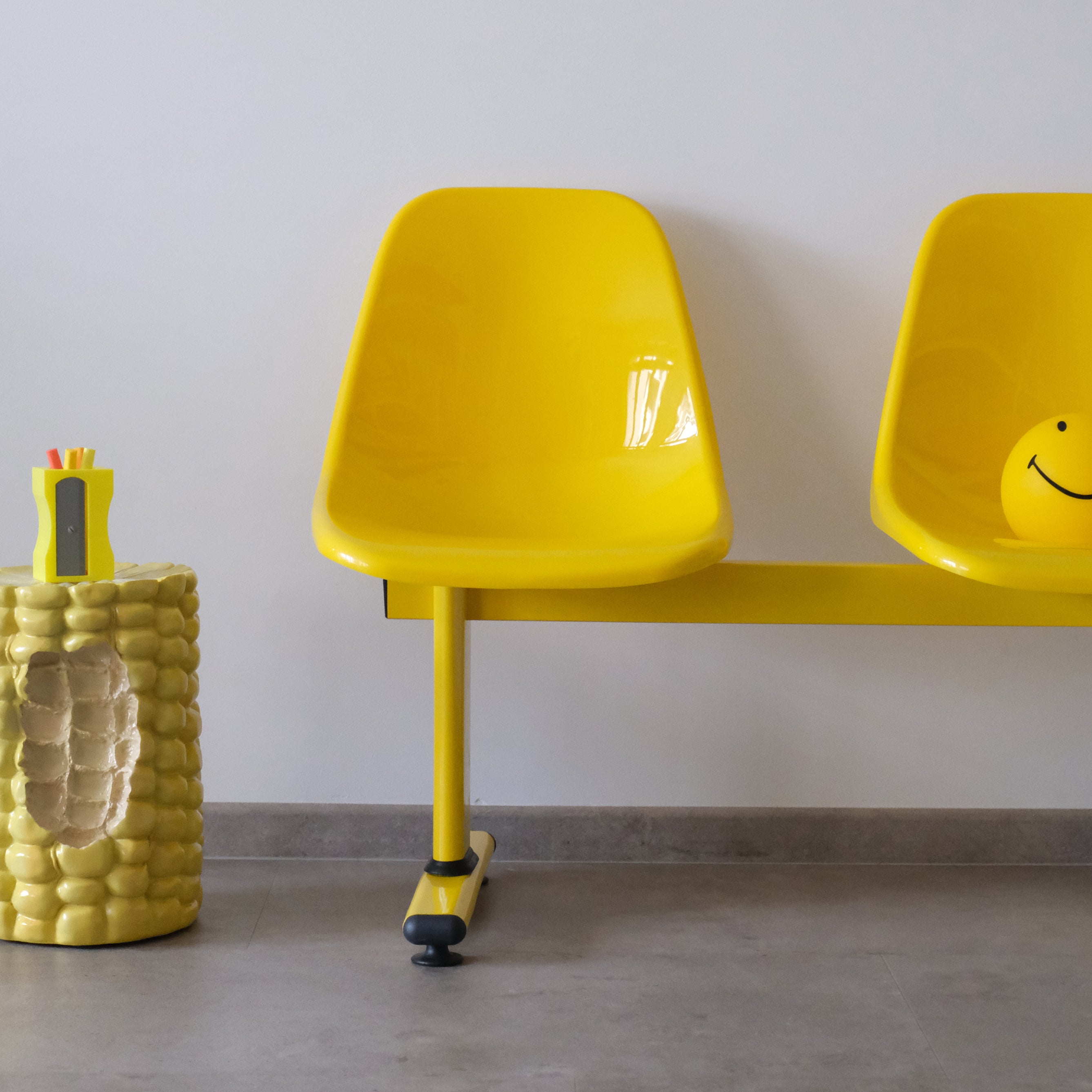 Vibrant Pop – 4-Piece Yellow-Themed Set